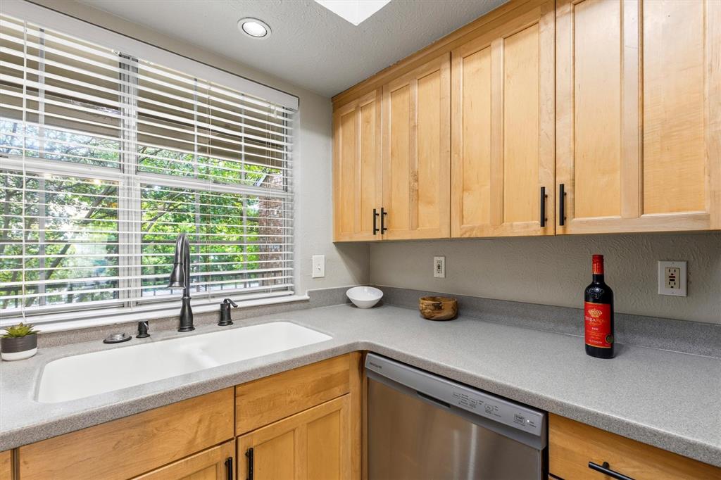 Wedglea Manor Condo - Residential