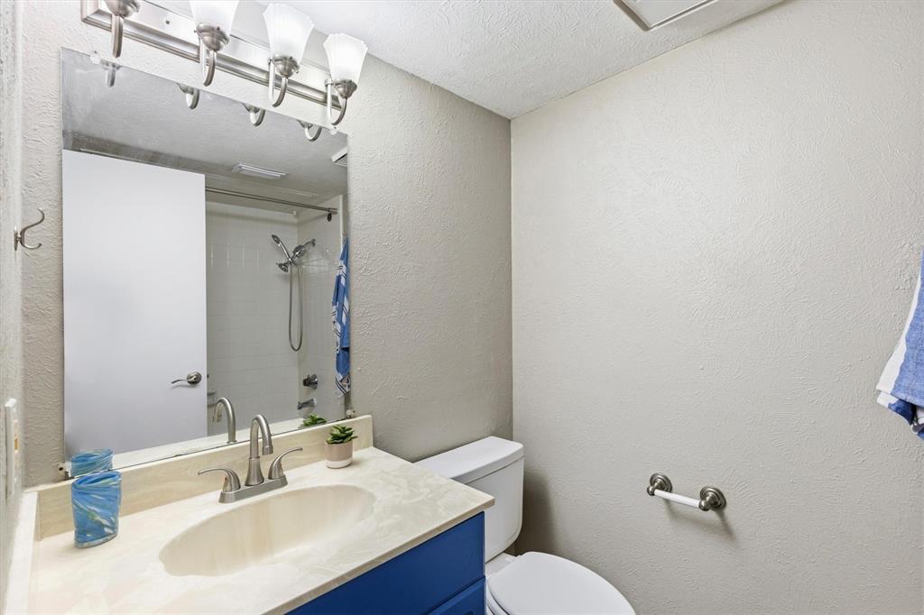 Wedglea Manor Condo - Residential