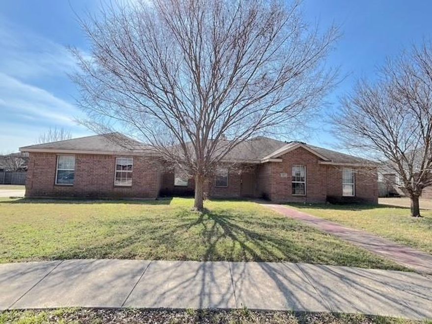 This is an AUCTION property.  All offers have to be submitted during the auction process. Huge Cul de sac lot, Great layout with a spacious living area that is open to the dining and kitchen.  Primary bedroom is split for added privacy and has a nice en-suite bath with a separate shower and dual sinks.  Home is being sold as is where is and does need some work but there is lots of potential. Check out the mynextbid website for more information