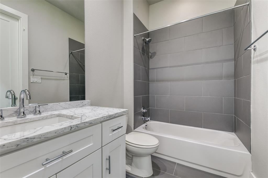 3816 Roseland Avenue C200