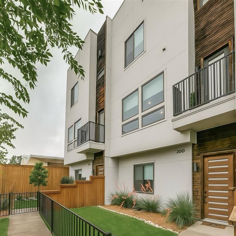 3816 Roseland Avenue C200