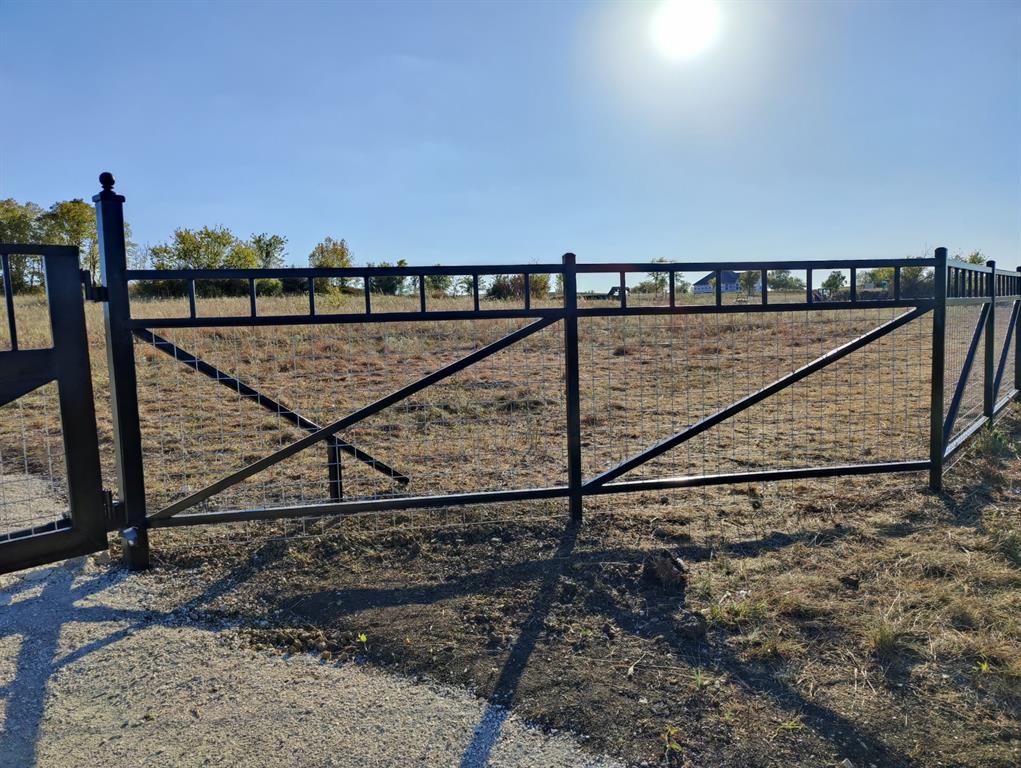 EAGLE'S PERCH - Land