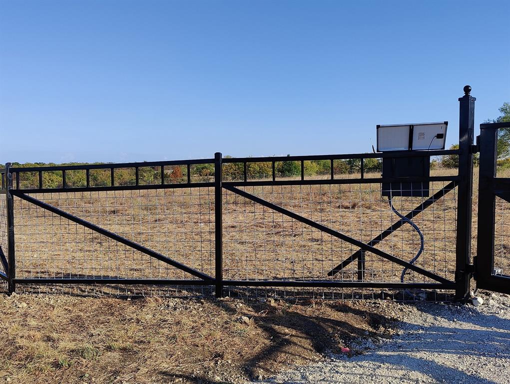 EAGLE'S PERCH - Land