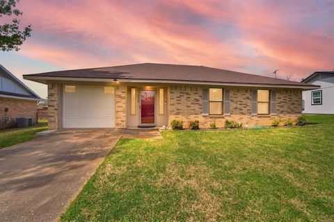 Photo of 6708 Wren Drive, Greenville, TX 75402 (MLS # 21213072)