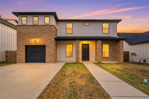 Photo of 1109 Pollard Street, Greenville, TX 75401 (MLS # 21163140)