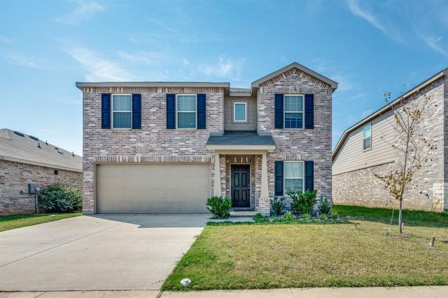 Discover NEWBERRY POINT, a stunning community in Fort Worth. This two-story Kisko plan (Elevation N) is move-in ready and offers 2,358 sq. ft. of well-designed living space.4 bedrooms and 3 bathrooms, Smart Home wiring, Spacious owner’s bath with large shower, Tray ceiling in the owner’s suite
Modern subway tile backsplash. Enjoy an open-concept layout with a private owner’s retreat and three secondary bedrooms, perfect for both comfort and entertaining.