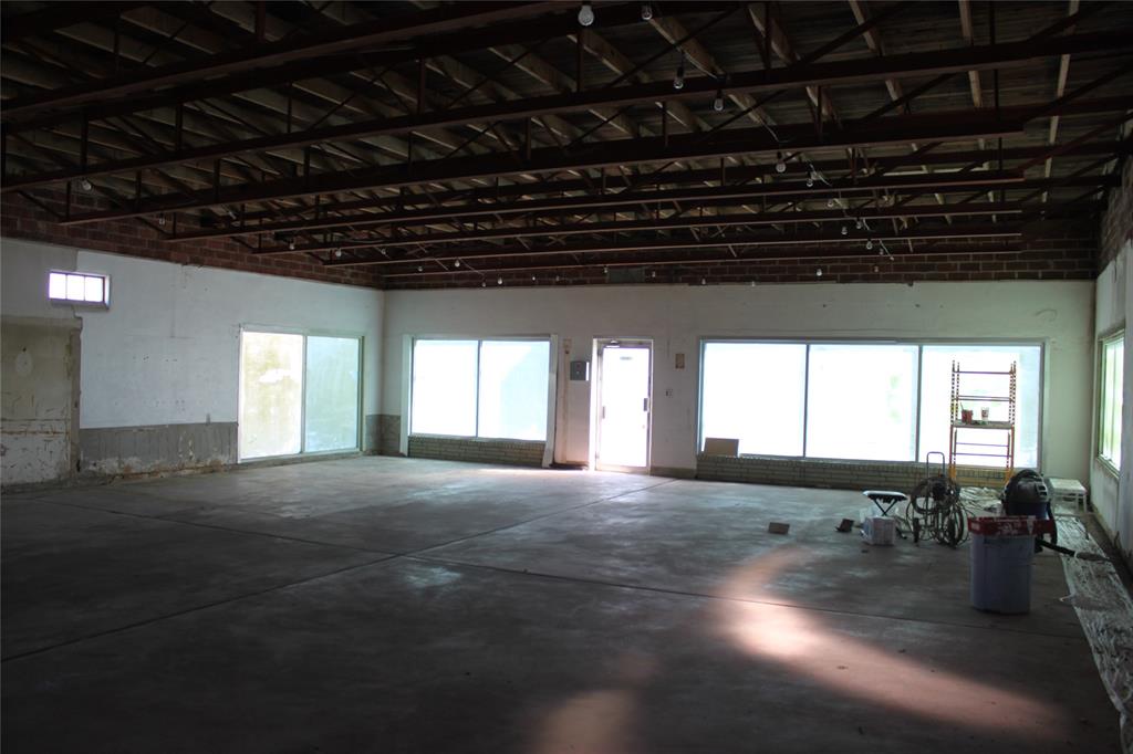 1220 Mineral Wells Highway