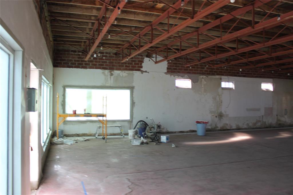 1220 Mineral Wells Highway