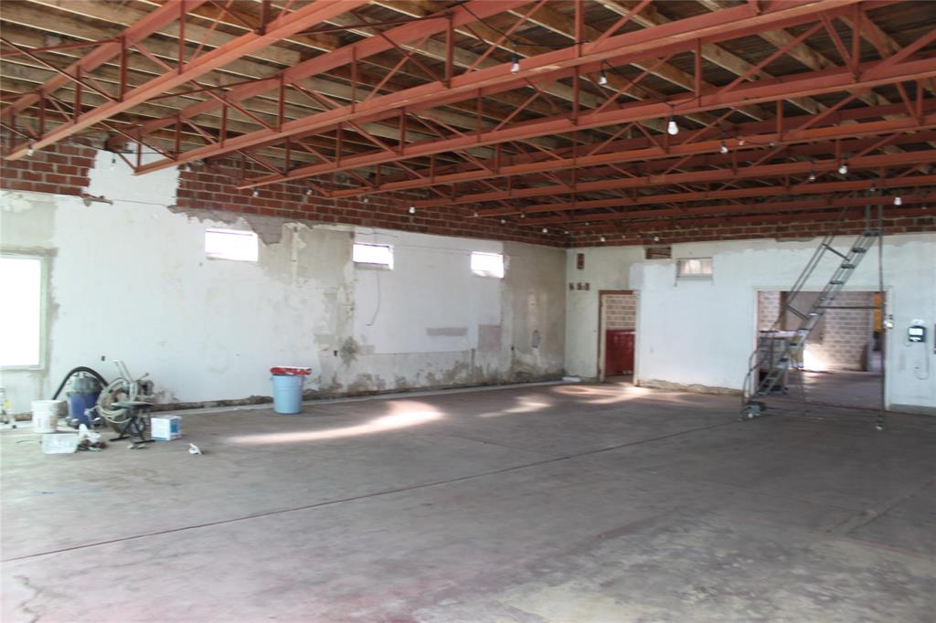 1220 Mineral Wells Highway