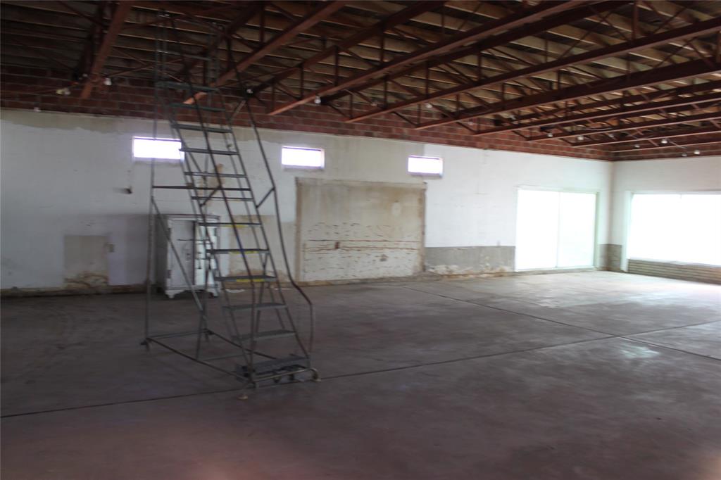 1220 Mineral Wells Highway