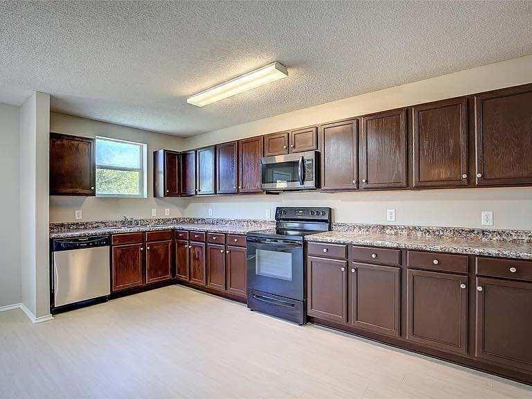 Hills At Tealwood Ph 01 - Residential Lease