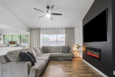 917 Park East Circle Garland TX 75043