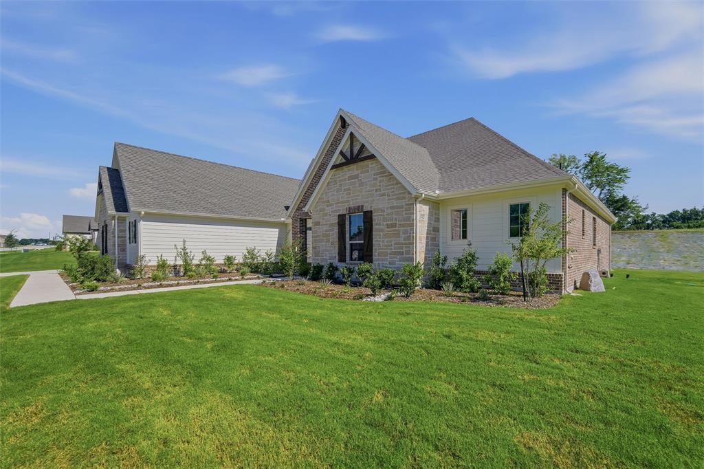 1002 Perrin Lane