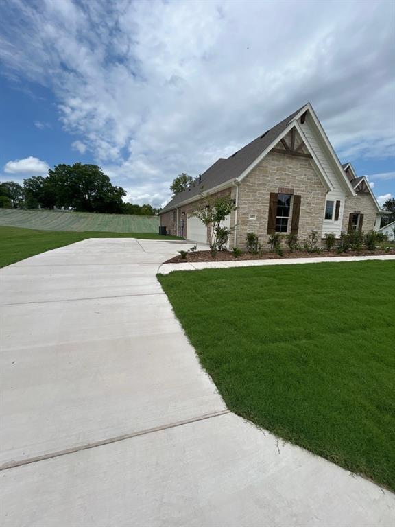 1002 Perrin Lane