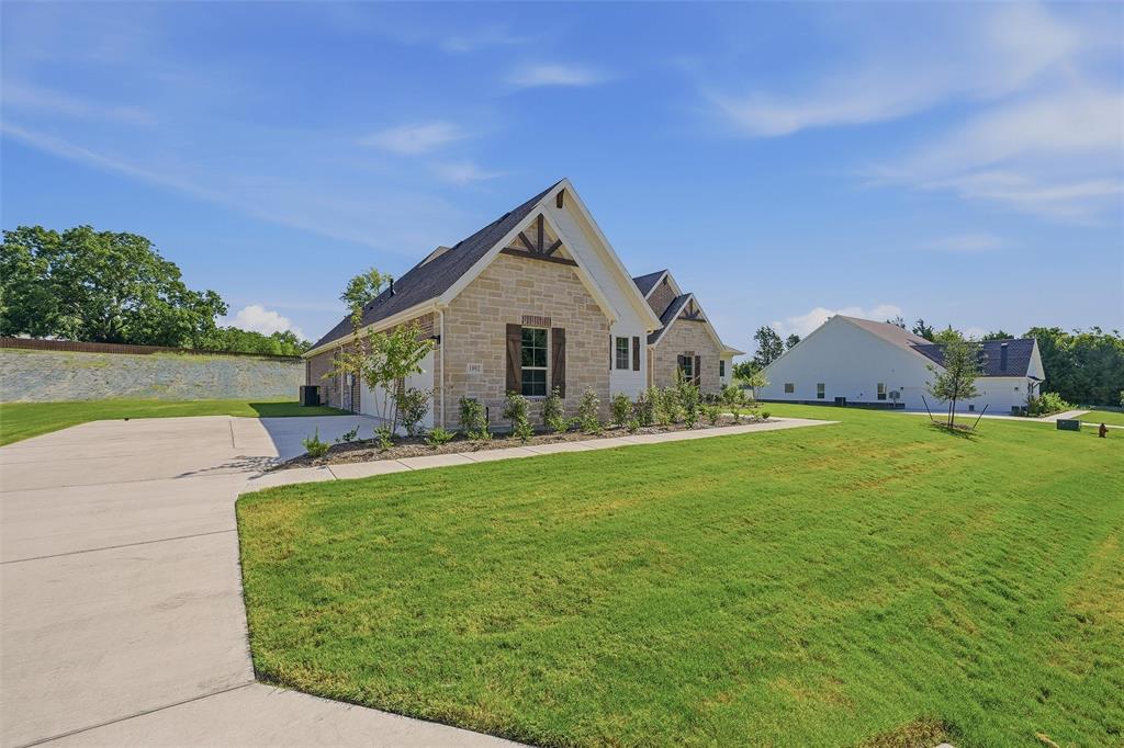 1002 Perrin Lane