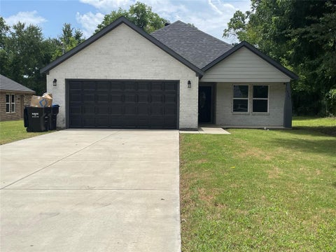 Photo of 4103 MORRISON ST, Greenville, TX 75401 (MLS # 21390151)