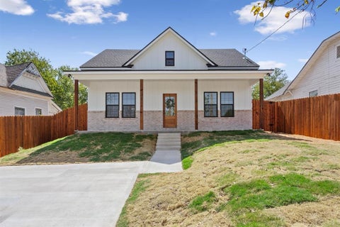 Photo of 2704 Clay Avenue, Waco, TX 76711 (MLS # 21385229)