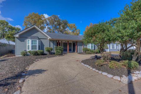 Photo of 1163 Gilbert Drive, Bossier City, LA 71112 (MLS # 21110371)