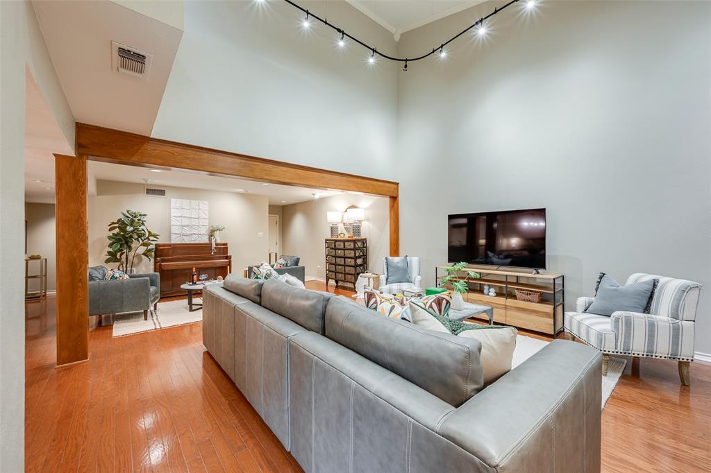 3713 Hulen Park Drive