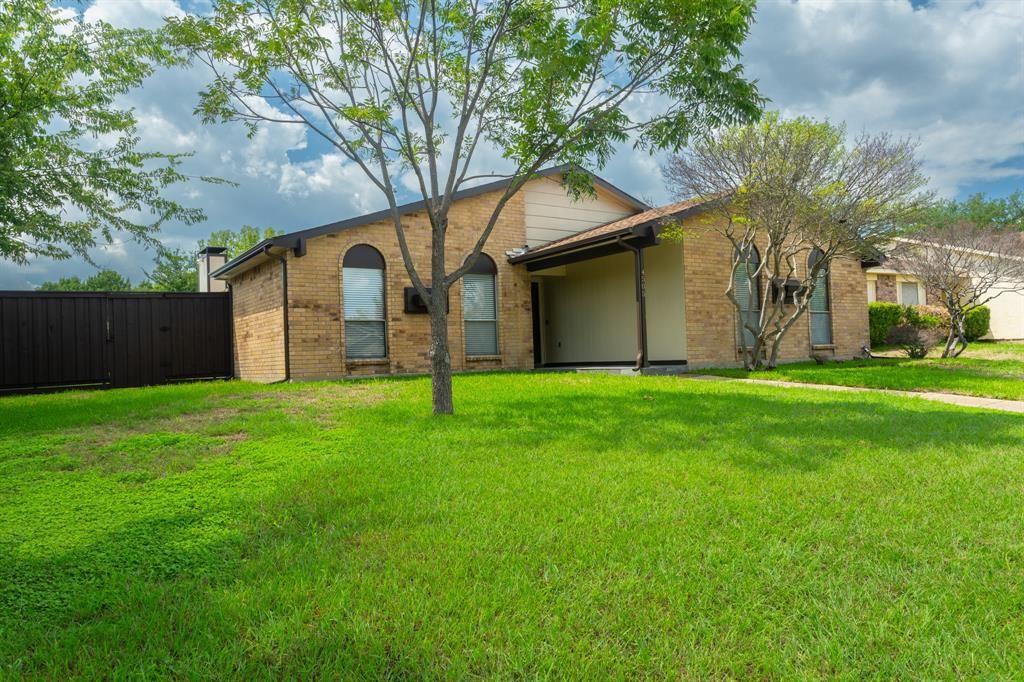 Photo of 4505 Las Hadas, Mesquite, TX 75150 (MLS # 21087553)