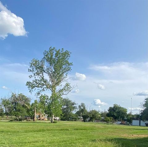 Photo of 1701 Dallas Street, Brownwood, TX 76801 (MLS # 21215030)