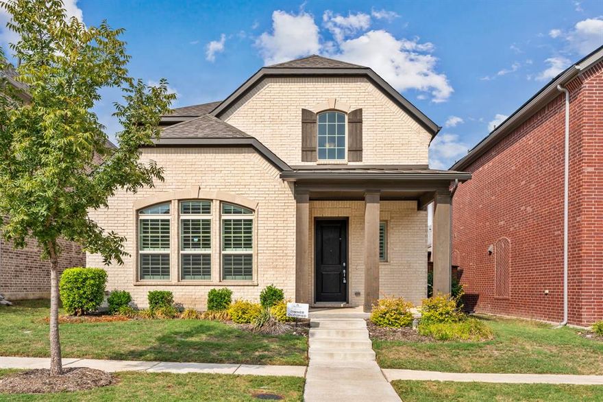 Welcome to 2609 Westbank Trl, a stunning two-story home situated in one of Garland's newest communities. This residence boasts an open-concept design, creating a sense of grandeur with high ceilings that elevate the living experience.
The master bedroom is conveniently located on the first floor, providing a retreat-like oasis. The seamless flow between the kitchen, eating area, and family space makes this home ideal for hosting guests and entertaining. Imagine stepping outside onto the covered patio or the second-floor balcony, creating perfect spots to relax and unwind with friends.
On the second floor, discover two additional bedrooms and a flex room, offering versatility to suit your lifestyle. This home is more than just a residence; it's a haven for comfort and enjoyment.
As an added bonus, the landlord provides a refrigerator, washer, and dryer, ensuring your convenience.
Don't miss the opportunity to be part of this vibrant community. Schedule a viewing today