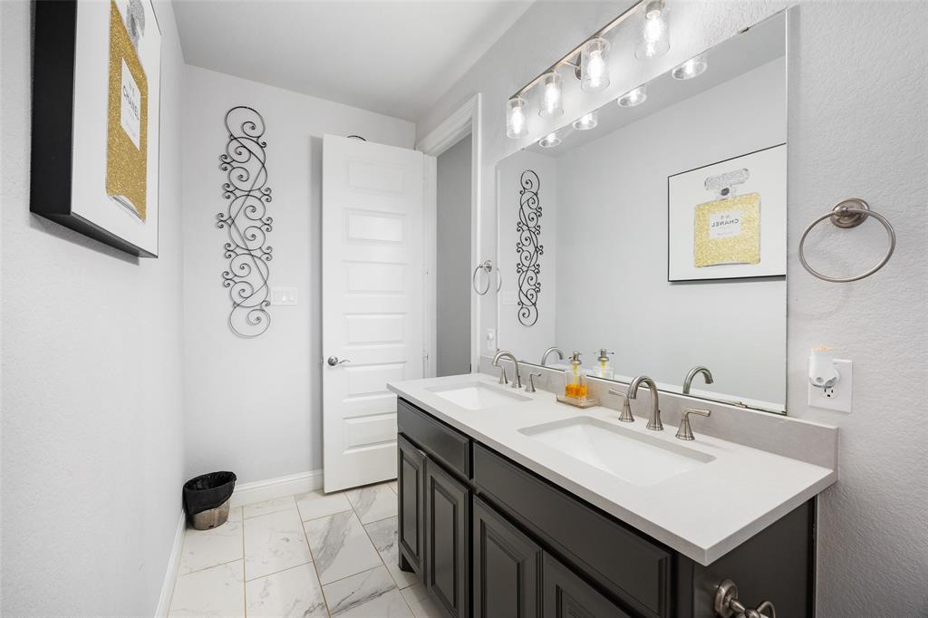 Lakes of River Trls East - Residential