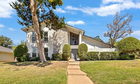Photo of 1441 Lincoln Drive, Carrollton, TX 75006 (MLS # 21090431)