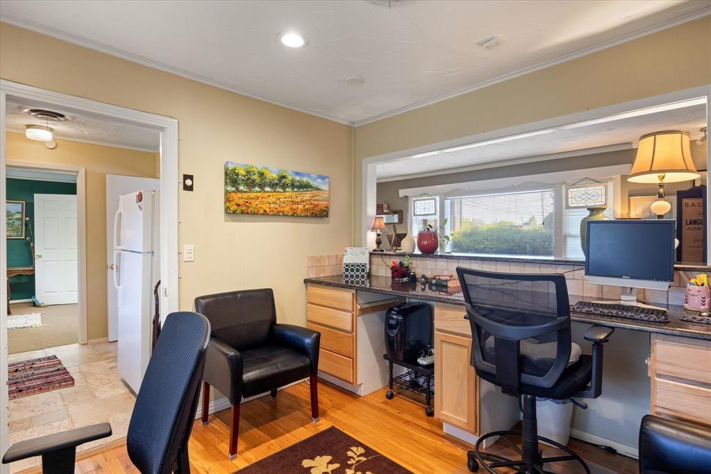 Lambert - Commercial Sale