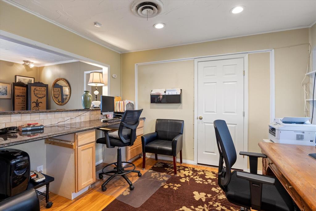 Lambert - Commercial Sale