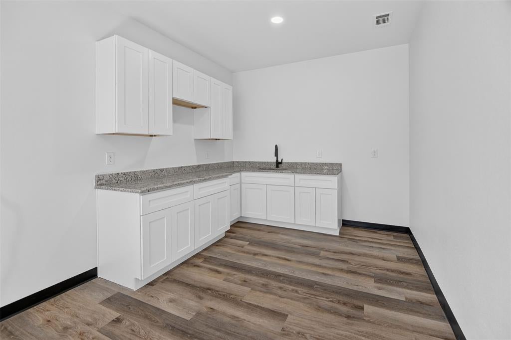 4334 Burleson Retta