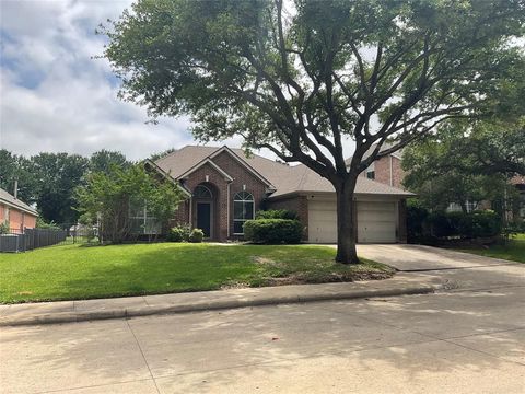 Photo of 3632 Stone Creek Lane S, Fort Worth, TX 76137 (MLS # 21276577)