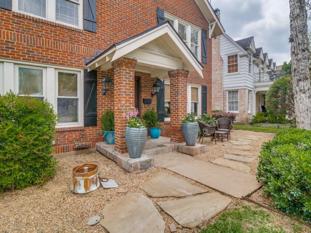 1124 S Canterbury Court
