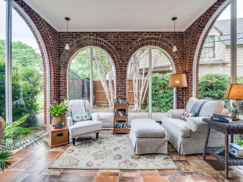 1124 S Canterbury Court