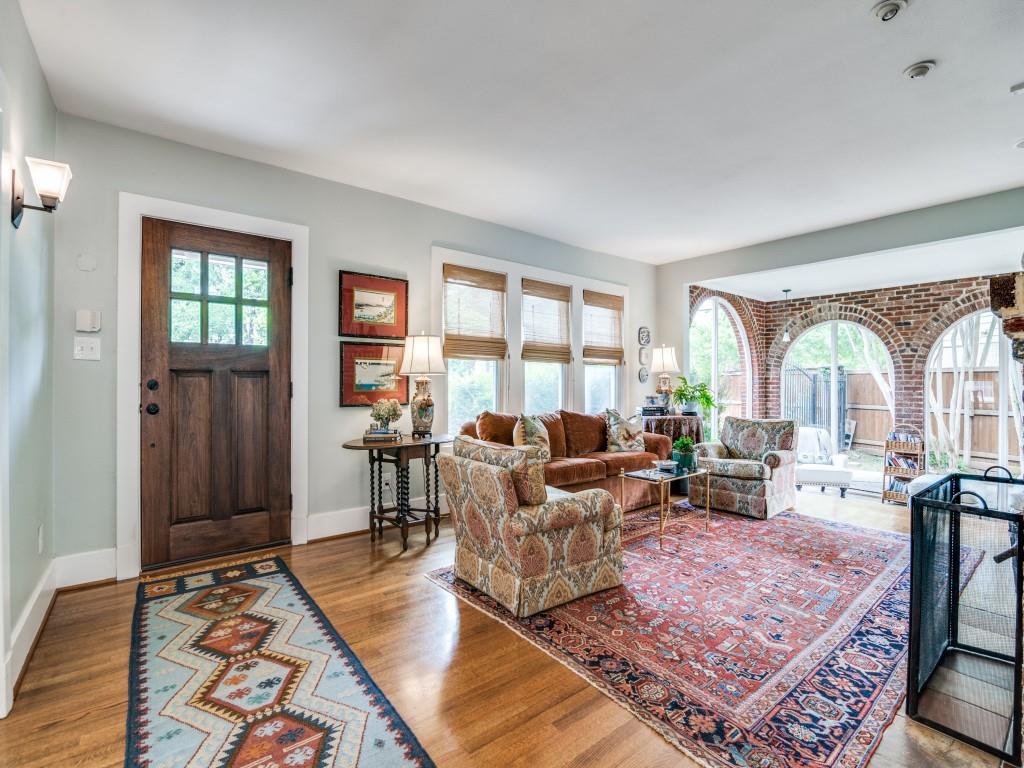 1124 S Canterbury Court