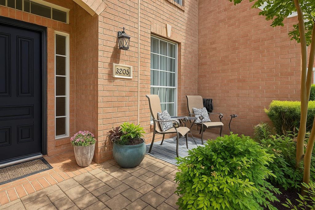 3205 Summit Court