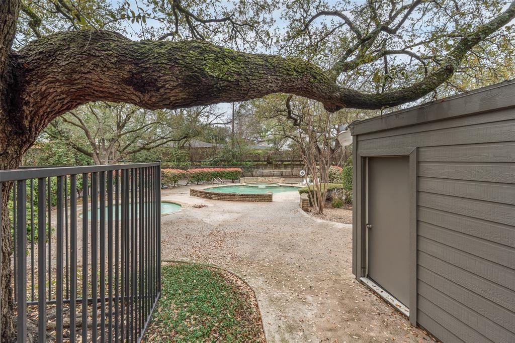 White Rock West Condo - Residential