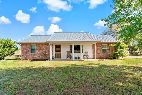 A home in Powderly