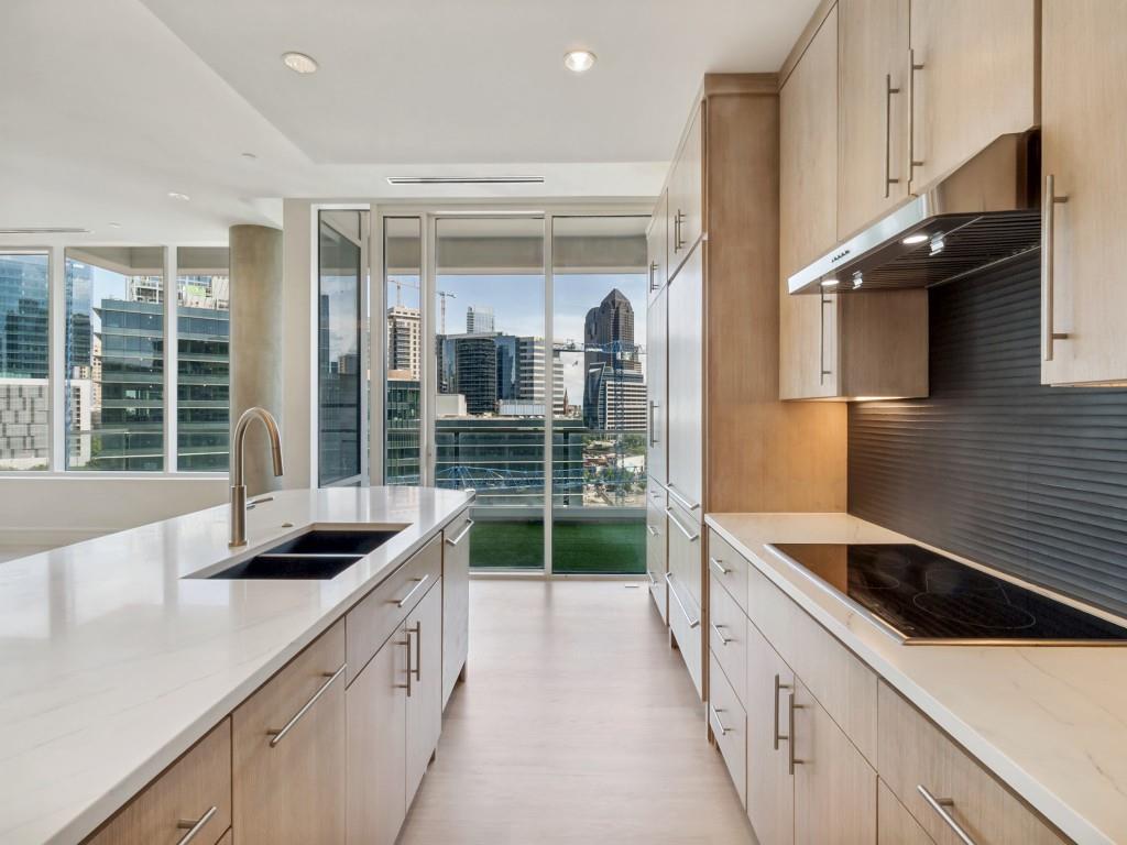 2408 Victory Park Lane 1036