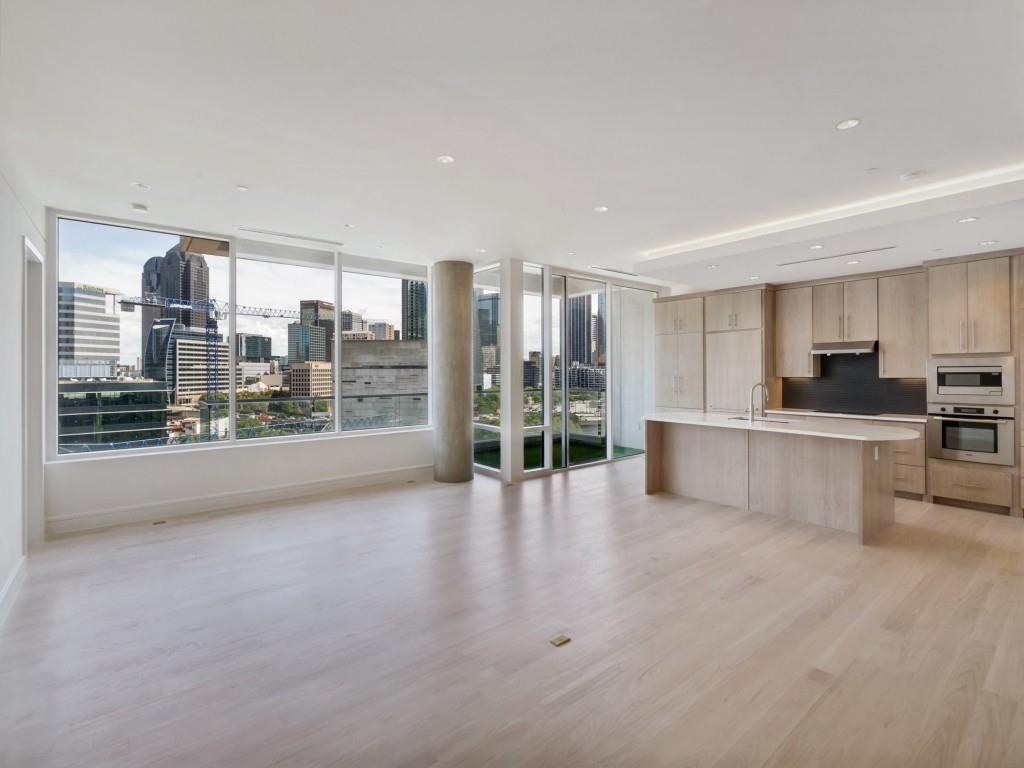 2408 Victory Park Lane 1036