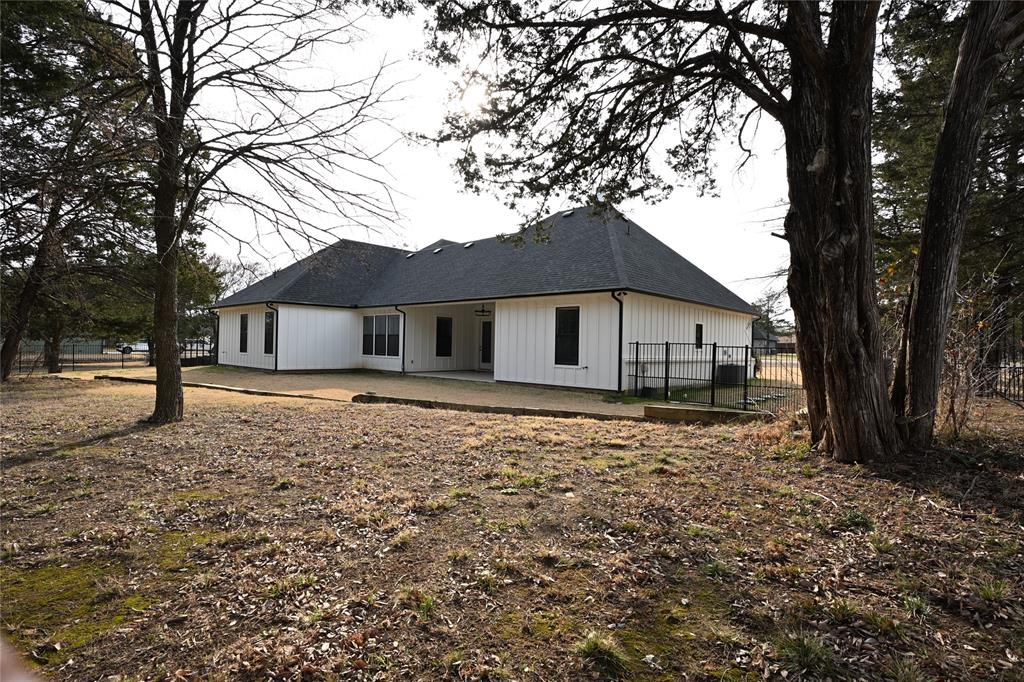 Brandon V Lake Living - Residential