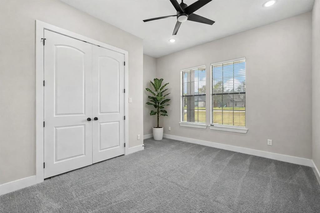 Brandon V Lake Living - Residential