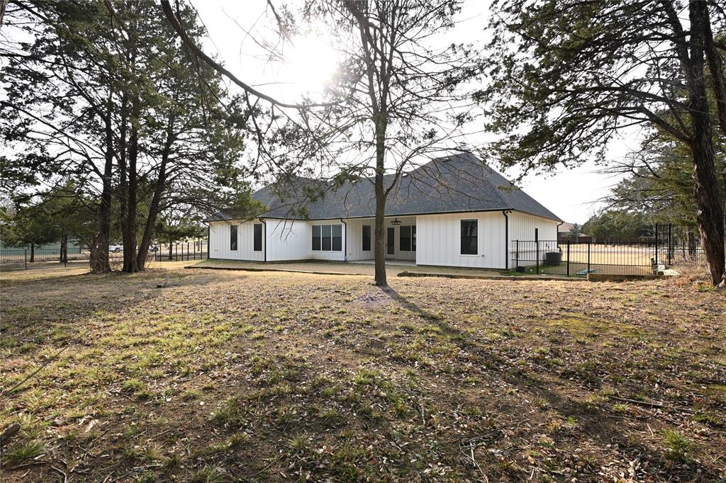 Brandon V Lake Living - Residential