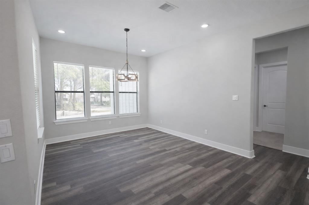 Brandon V Lake Living - Residential