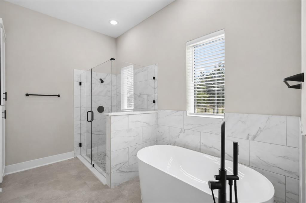 Brandon V Lake Living - Residential