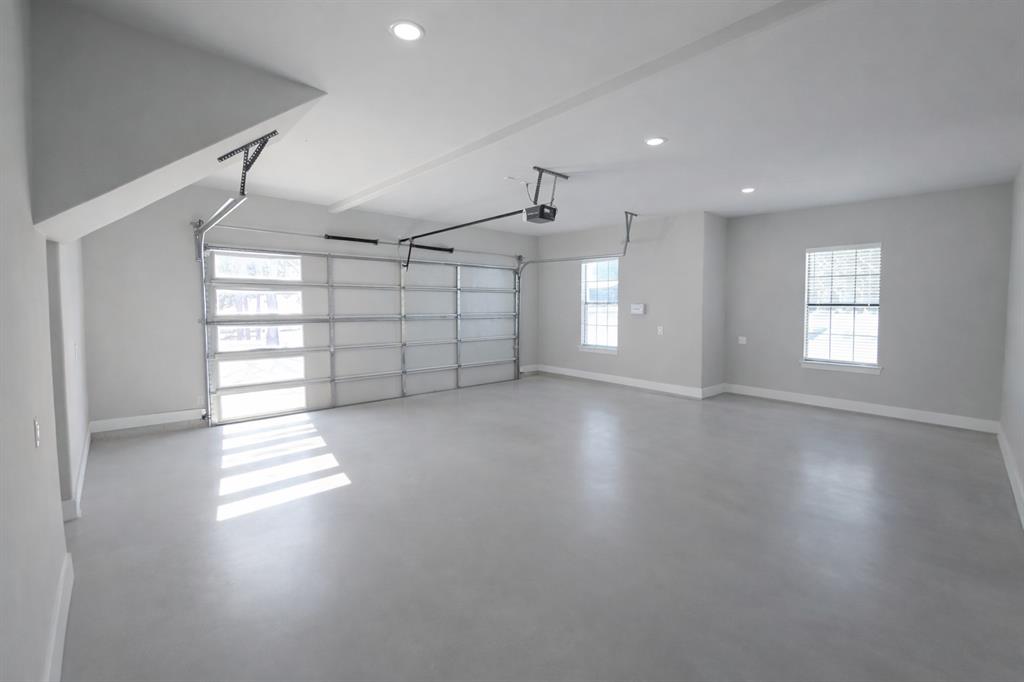 Brandon V Lake Living - Residential