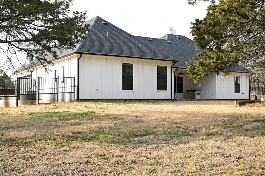 Brandon V Lake Living - Residential