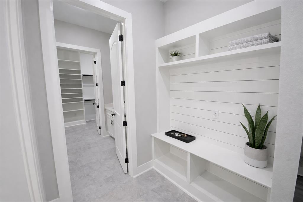 Brandon V Lake Living - Residential