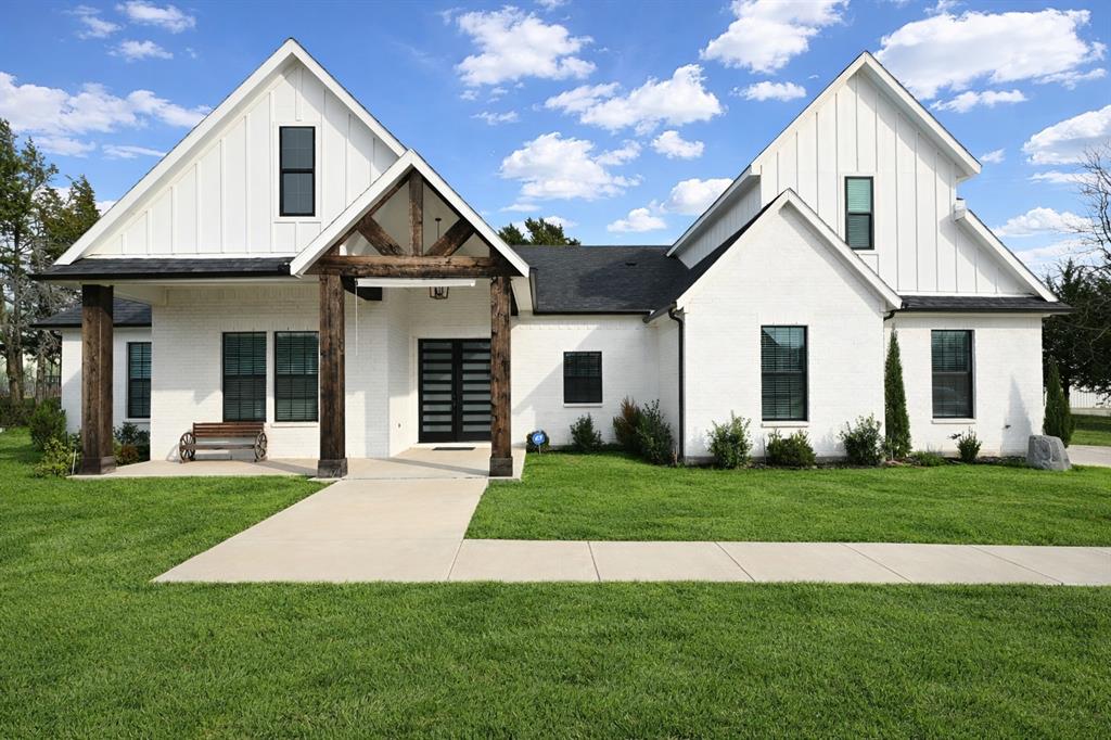 Brandon V Lake Living - Residential