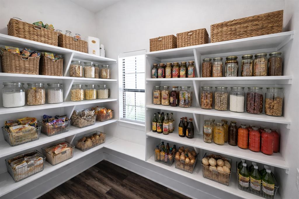 Brandon V Lake Living - Residential